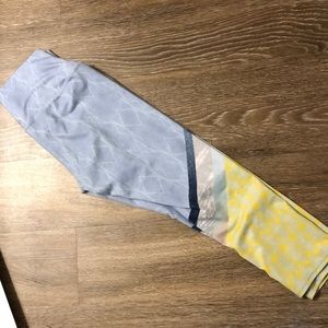 Alo Yoga Capri workout pants